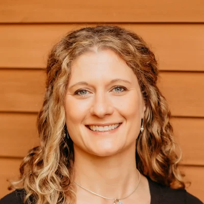 A headshot of Janelle, a dental hygienist at Alta Dental of Maine