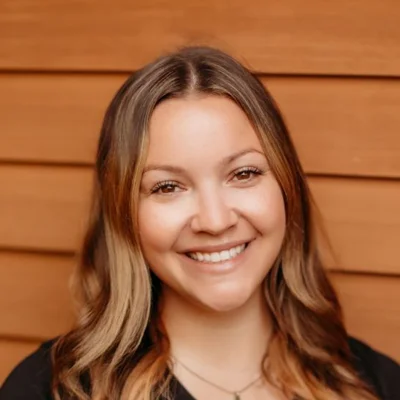 A headshot of Julia, a dental hygienist at Alta Dental of Maine